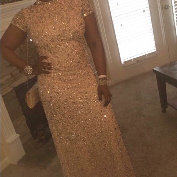 ADRIANNA PAPELL
Scoop Blush Pink Sequin gown - Picture 2 of 5